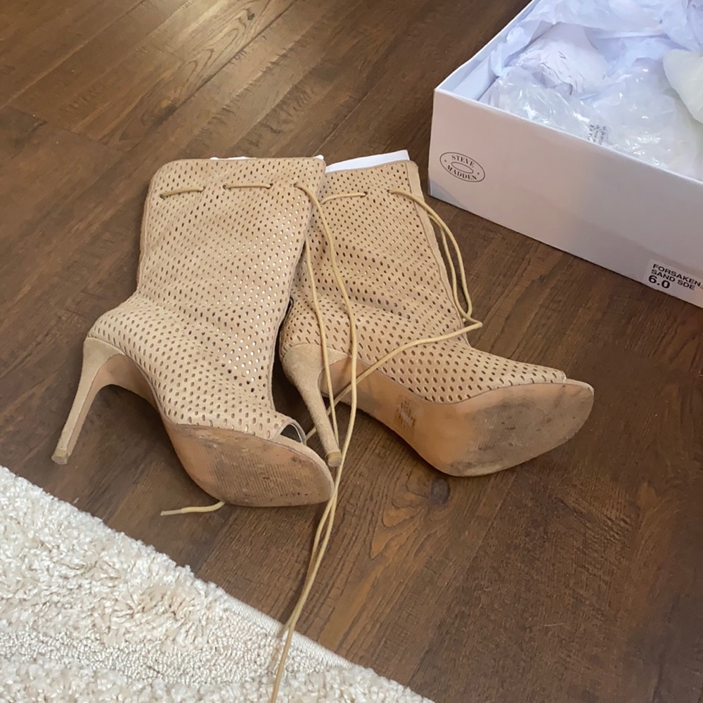 Steve Madden Women's Forsaken Caged Peep-Toe View 2